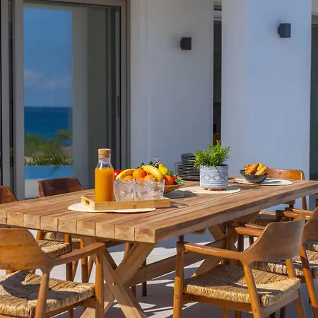 Beachfront Villla Mimosa