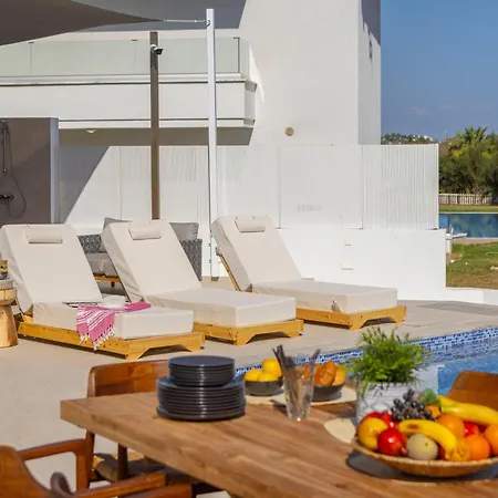 Beachfront Villla Mimosa *