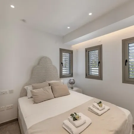 Beachfront Villla Mimosa * بروتاراس